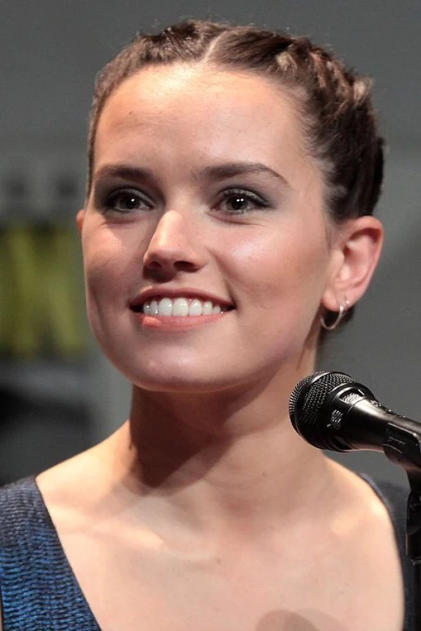 <strong>Daisy Ridley</strong>. Billede af Gage Skidmore.