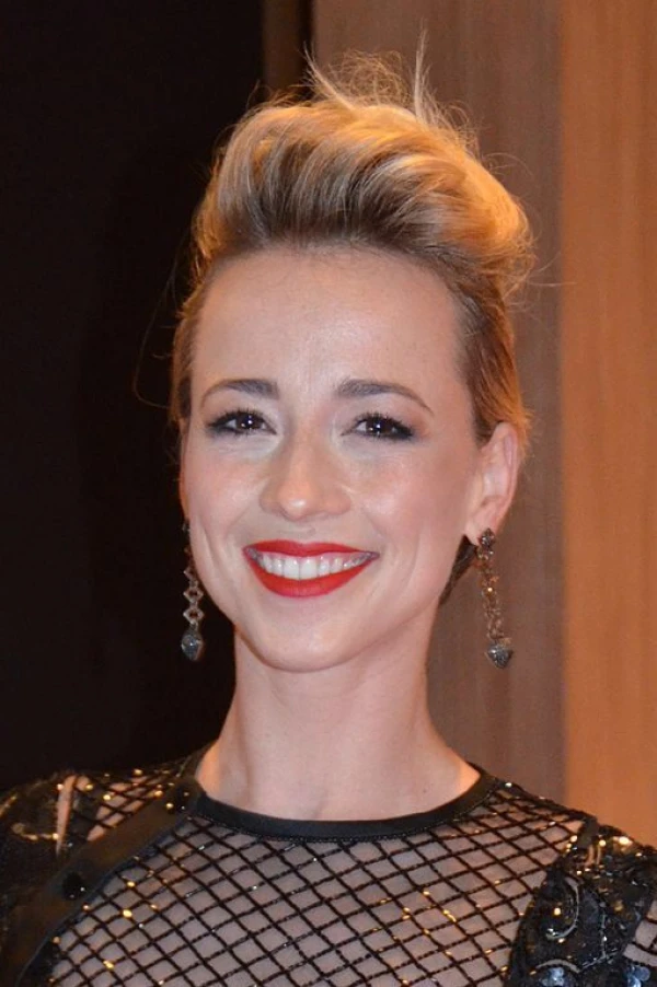 <strong>Karine Vanasse</strong>. Billede af MingleMediaTVNetwork.